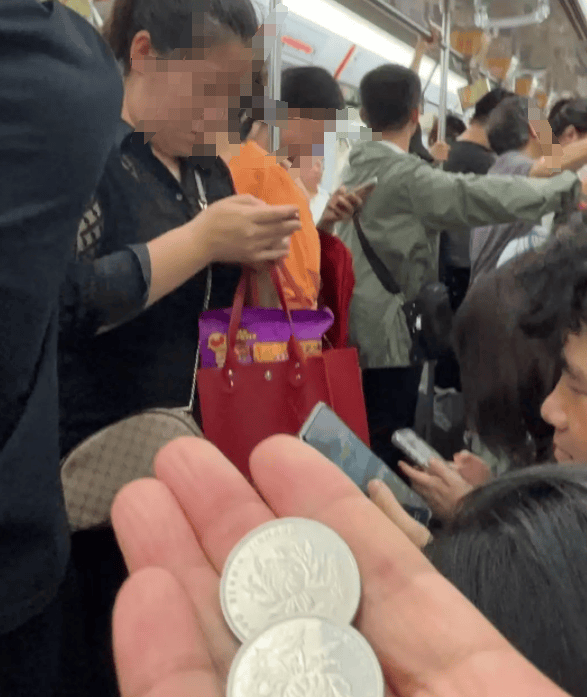 皇冠足球平台代理_杭州女子坐地铁想上厕所皇冠足球平台代理,进站2分钟被扣2元!救急攻略请收好