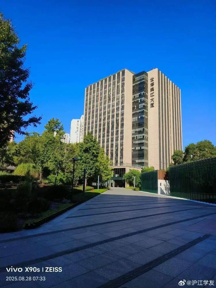 霍恩vs林茨
_上海热得白云都没了!不过上海人苦等的降温要来了霍恩vs林茨
,“秋老虎”也要来了……