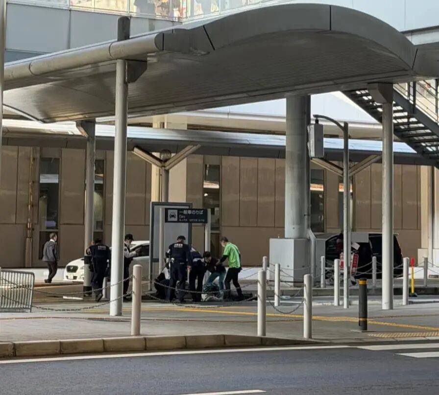 如何申请皇冠信用盘
_一名中国男子在日本关西机场坠亡如何申请皇冠信用盘
，警方：其与母亲一同赴日旅游，具体情况正在调查