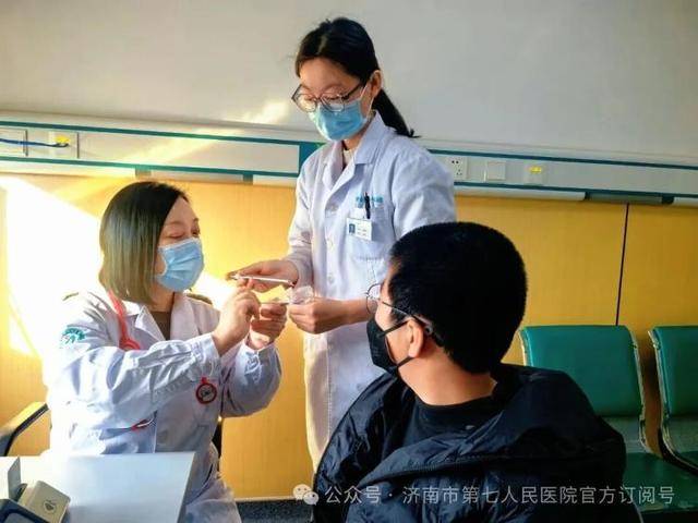 世界杯皇冠足球平台
_山东第一医科大学附属省立医院(山东省立医院)小儿呼吸科主任医师郭春艳教授到济南市第七人民医院进行坐诊与指导