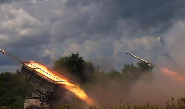 巴黎圣日耳曼
_乌克兰拒绝“割地”巴黎圣日耳曼
，特朗普计划开一个新条件换普京停火